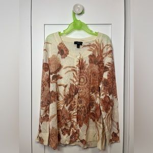 Hi, selling this lovely blouse for women or kids in size S.